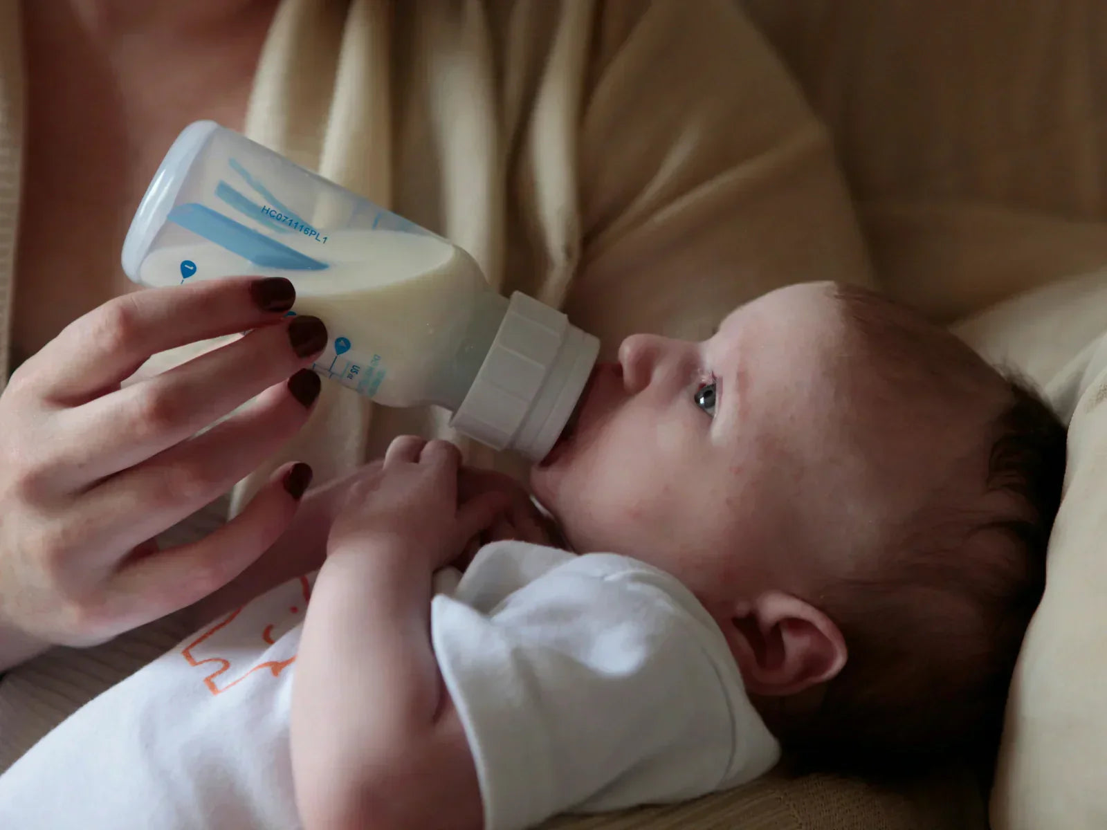 BPA-free plastic safety baby bottle