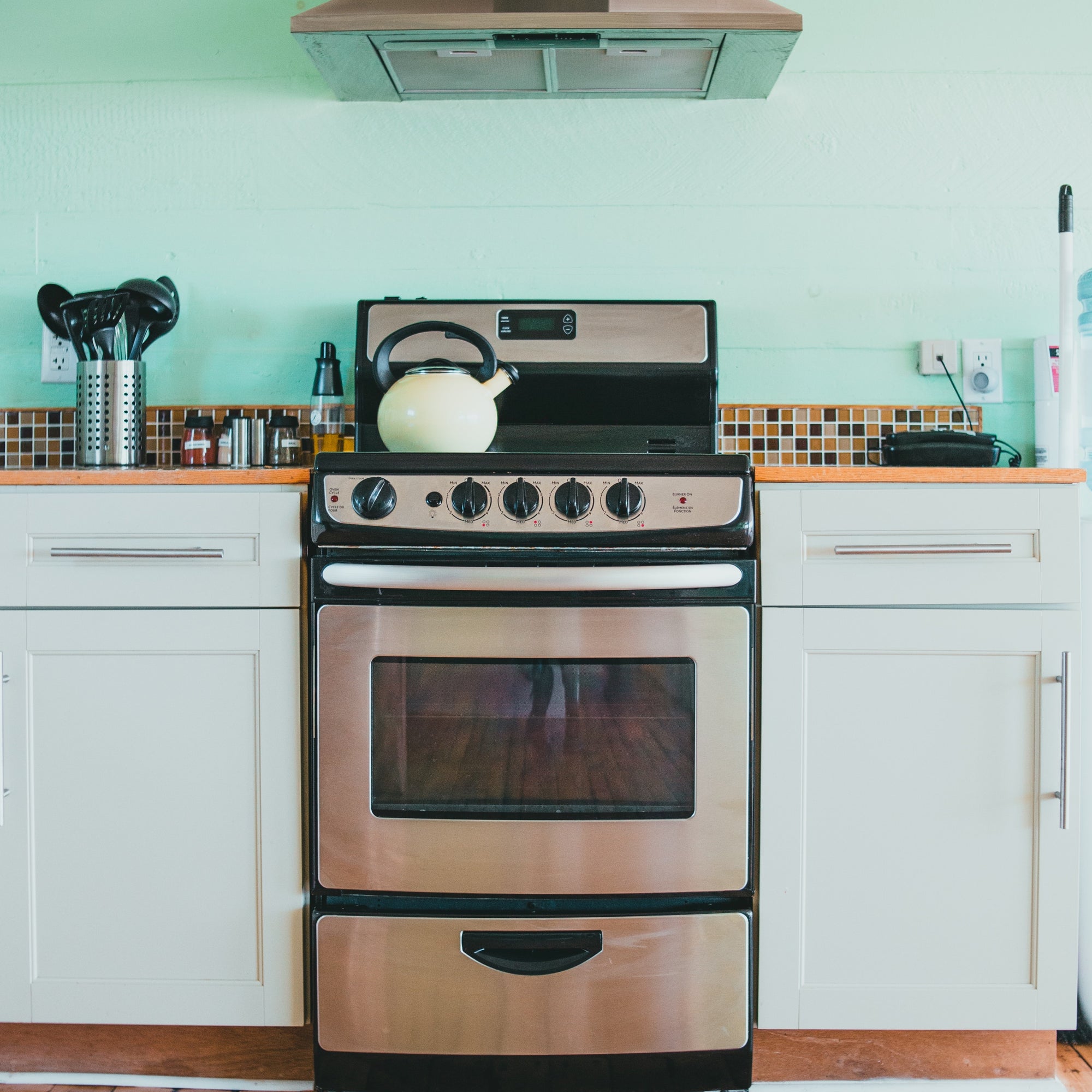 how to clean an oven without harsh chemicals