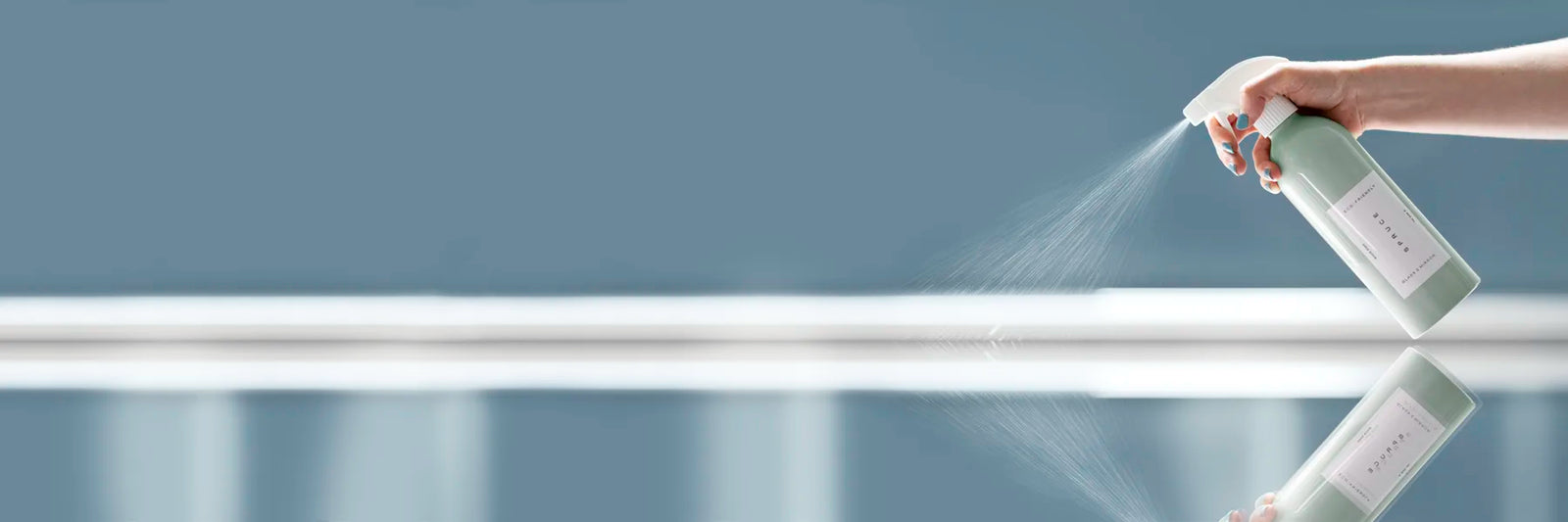 glass cleaner spray to use on windows mirrors and glass surfaces